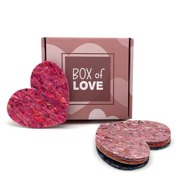 Box of Love met recycled vilt hartfiguren