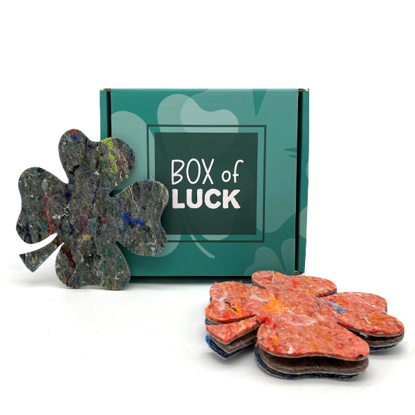 Box of Luck met recycled vilt klaverfiguren
